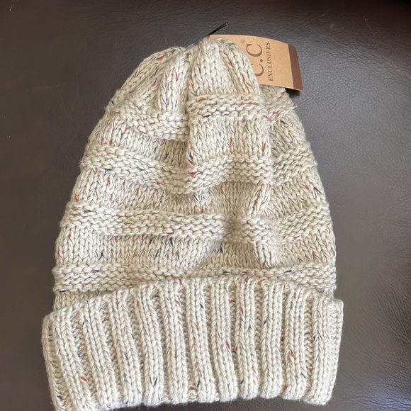 CC Exclusives Beanie - Oatmeal - NWT - Picture 2 of 4